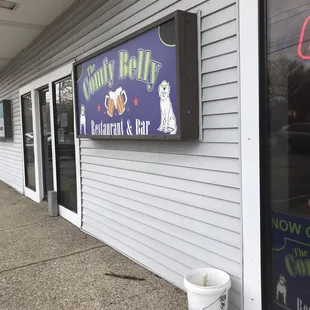 the outside of a restaurant
