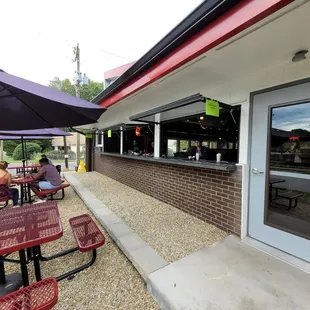 Counter and outdoor seating