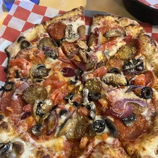 Buff Supreme Pizza - Individual 10"-11"