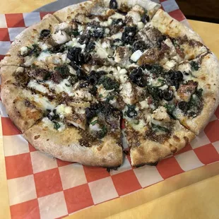 Excellent server, great wings, enjoyed the Messy Jesse pizza.