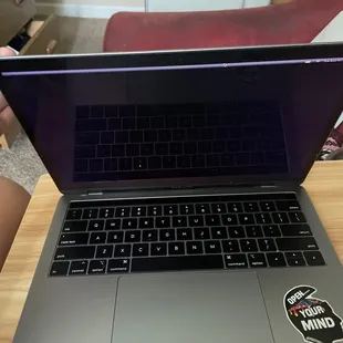 whole screen not working AGAIN and keys fucked up