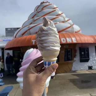 Chocolate &amp; vanilla swirl medium cone.