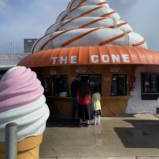 Outside order/pickup station