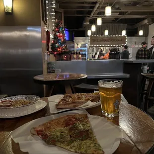 Pizza next door - nom.