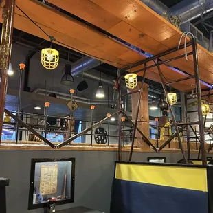 Scaffold seating booths