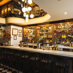 Full Bar , 
Signature cocktails