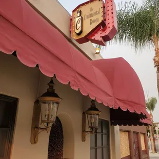 the outside of the restaurant