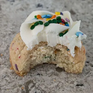 @endoedibles 09/03/24   Birthday Cake - Vanilla Cookie, Homemade Vanilla Buttercream, Confetti Sprinkles