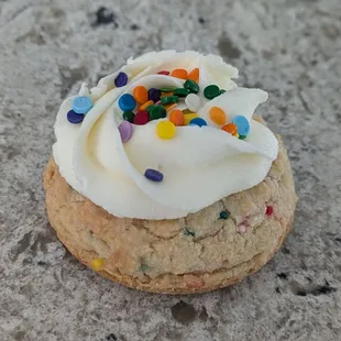 @endoedibles 09/03/24   Birthday Cake - Vanilla Cookie, Homemade Vanilla Buttercream, Confetti Sprinkles