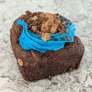@endoedibles 09/03/24   Monster Brownie - Chocolate Brownie, Cream Cheese Frosting, Cookies