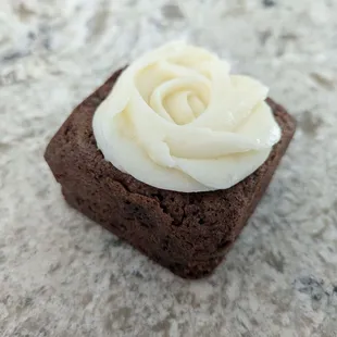 @endoedibles 09/03/24   Beer Brownie - Guinness Stout infused Dark Chocolate Brownie, Irish Cream Frosting