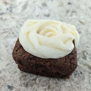 @endoedibles 09/03/24   Beer Brownie - Guinness Stout infused Dark Chocolate Brownie, Irish Cream Frosting