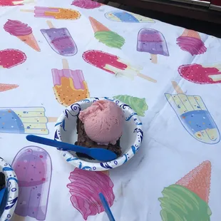 Cabin brownie with strawberry ice cream