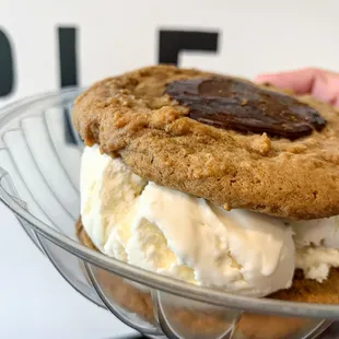 Root beer float cookies make a great ice cream cookie sammie!