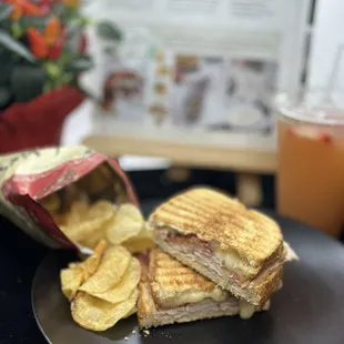 Lunch combo, w seasonal lemonade