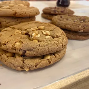 Dab o Butter Cookie: peanut butter base with candied peanuts