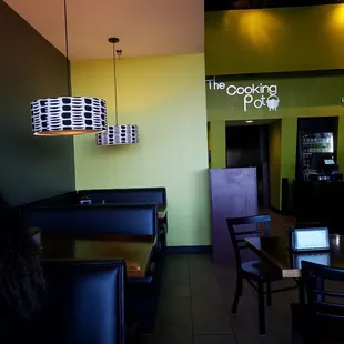 The hen is great! Freshly fried plantains. Great for take out.