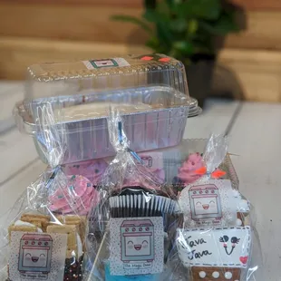 Cupcakes, cookies, banana bread, smore&apos;s pop, decorating kit