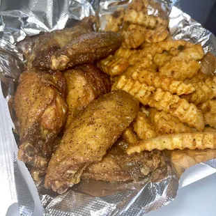 Wet lemon pepper wings w/fries