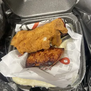 food, chicken wings and fried chicken