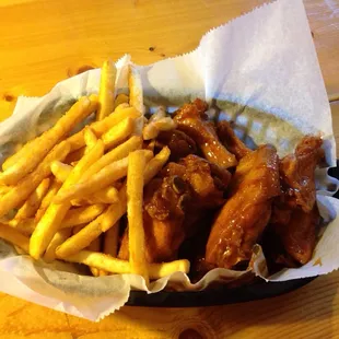 chicken wings and fried chicken, chicken, food, bbq chicken, fried chicken wings, chicken wings, bbq wings, fried chicken, poultry