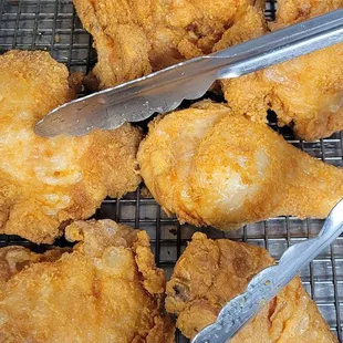 chicken wings and fried chicken, fried chicken, bbq chicken, poultry, bbq wings, chicken wings, chicken, fried chicken wings, food