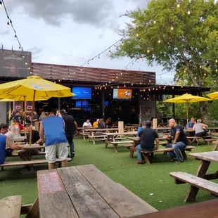 Copperhead Patio faces the outside area of Jackalope