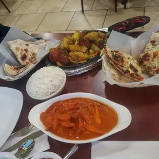 Somosa, Butter Chicken, Tandoori Chicken, Garlic Naan, Soft Drink, white rice.