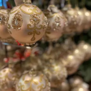 Pearl and gold ornament