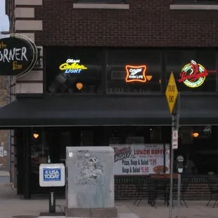 the outside of the restaurant