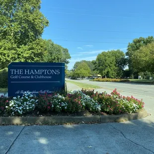 Entrance to golf course clubhouse parking lot