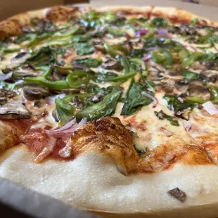 16&quot; garden vegetable pizza