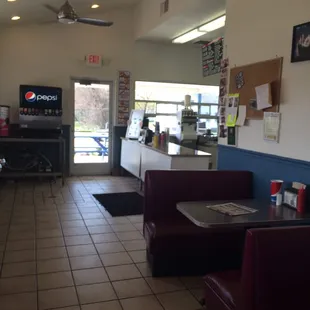 the inside of a fast food restaurant