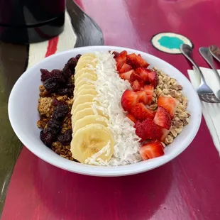 Fresh açaí bowl