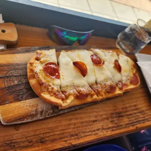 Flat bread pepperoni