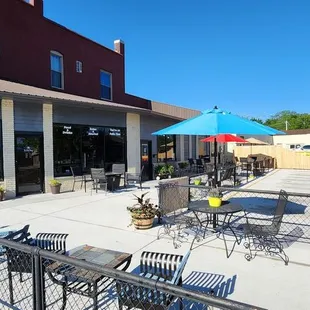 the outside of a restaurant