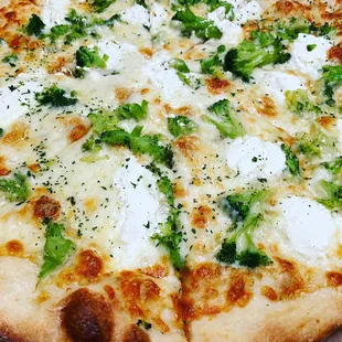 Bianca Pizza with Broccoli