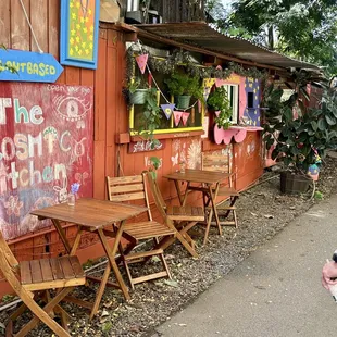 the outside of the restaurant