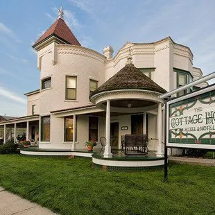 The Historic Cottage House Hotel/Motel