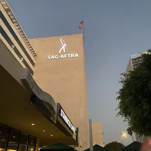 the exterior of a restaurant