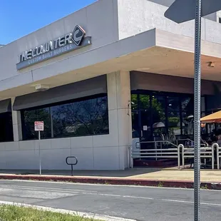 the outside of a restaurant