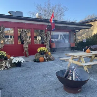 the outside of the restaurant