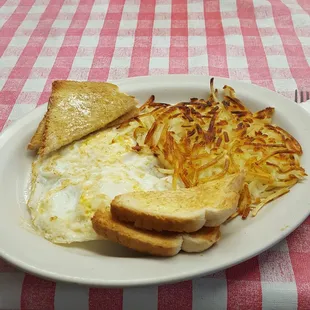 Two eggs, hash browns and toast: classic!