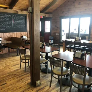 Full-service dining for breakfast; counter service/self-seating for lunch
