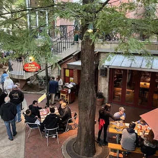 Riverwalk entrance to County Line BBQ. NOT at above street level.