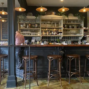 Full bar with French charm