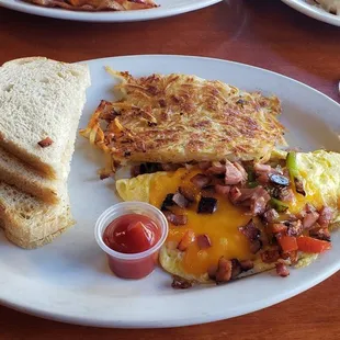 Western omelet with crispy hash browns.
