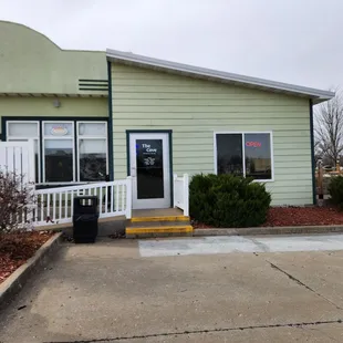 Outside dining and entrance