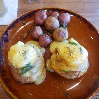 Macadamia Crab Cakes Benedict