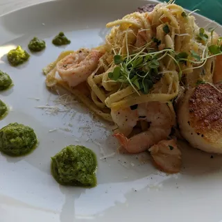 Seafood Aglio E Olio